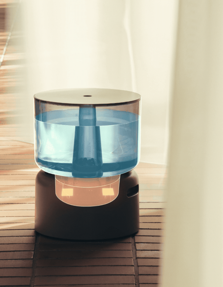 水を入れた透明なタンクと円筒形の本体を備えた加湿器